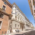 XX Sett Flat By Barberini Trevi Fountain