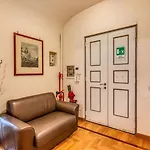 XX Sett Flat By Barberini Trevi Fountain