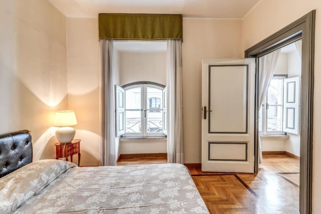 Apartment Xx Sett Flat By Barberini Trevi Fountain Rom
