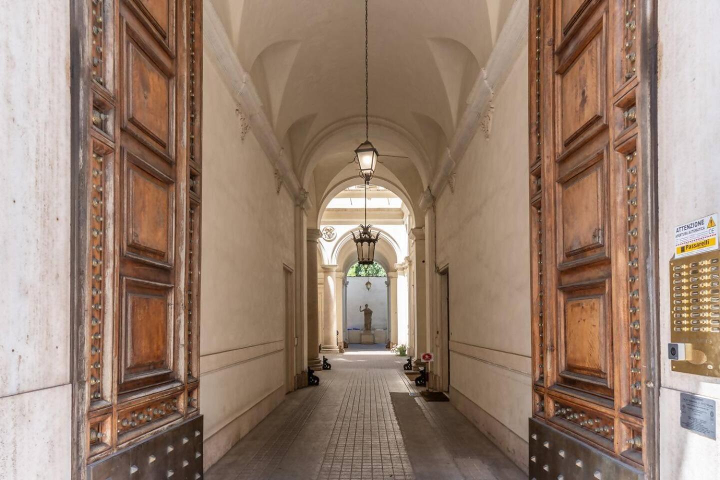 Xx Sett Flat By Barberini Trevi Fountain